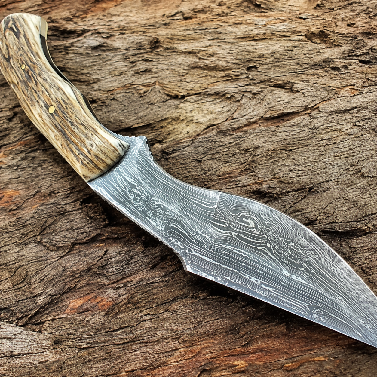 Damascus Kukri Knife with Stag Horn Handle – Raw Power, Timeless Beauty