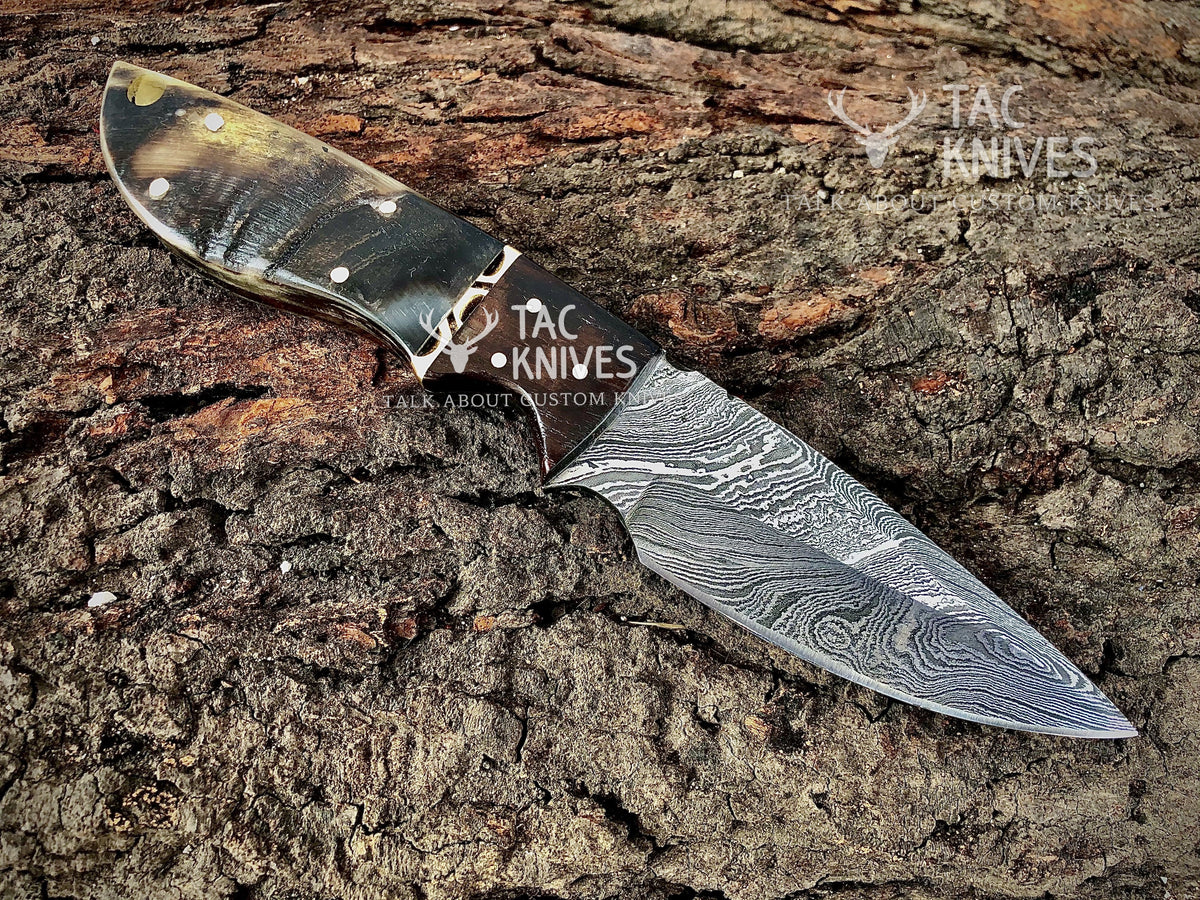 Skinner Knife With Ram Horn Handle & Horizontal Leather Sheath