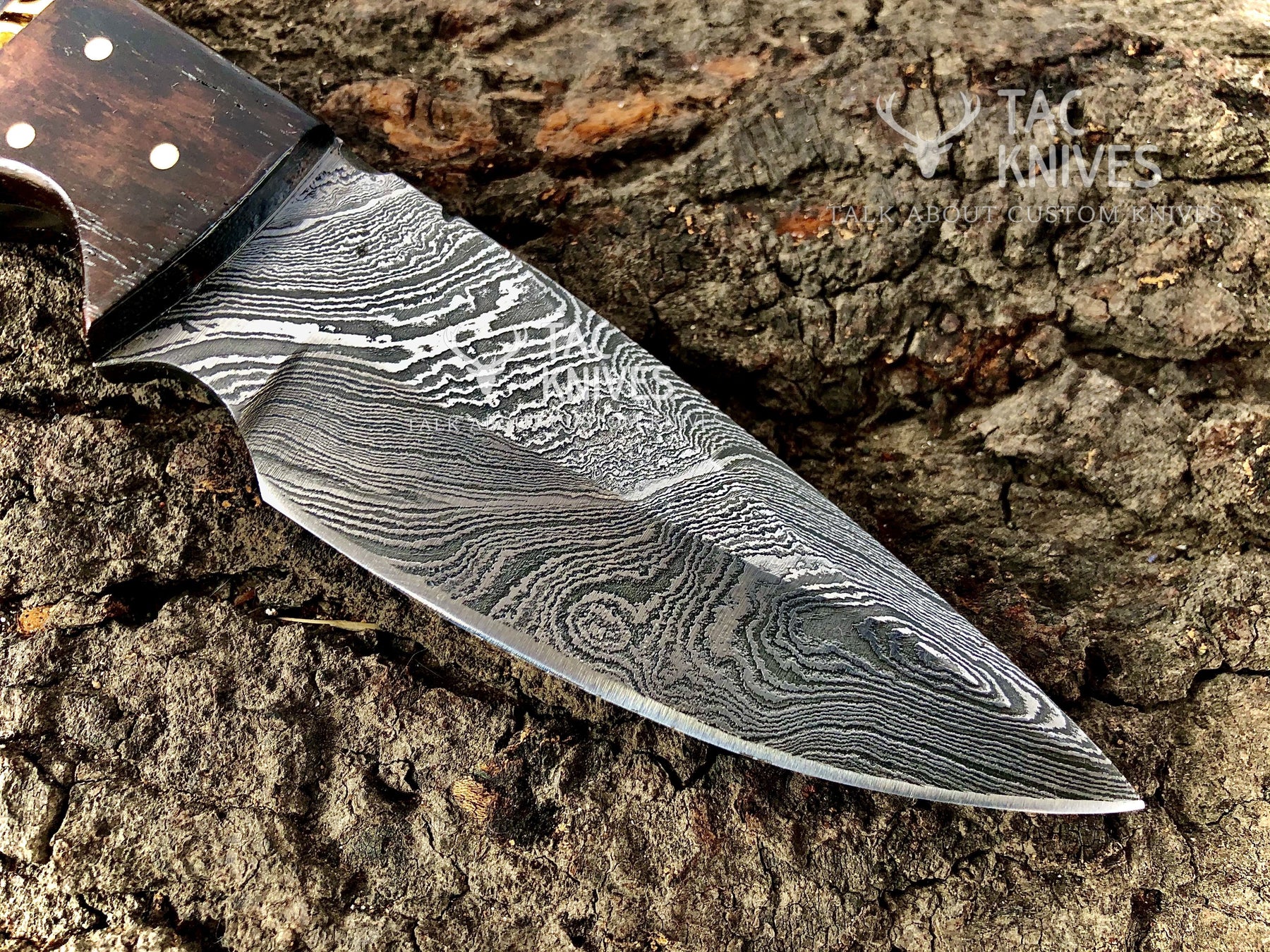 Skinner Knife With Ram Horn Handle & Horizontal Leather Sheath