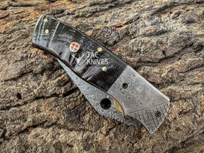 Damascus Pocket Knife With Ram Horn Handle & Leather Sheath